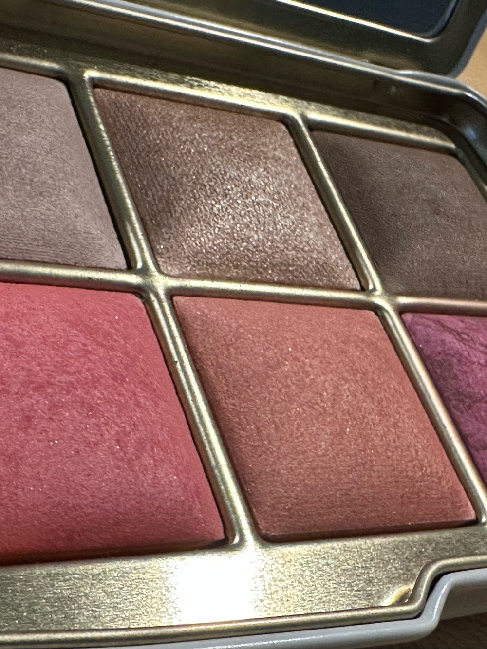Hourglass Ambient Lighting
Edit Unlocked Swan Palette and Brush II - Picture 6 of 15